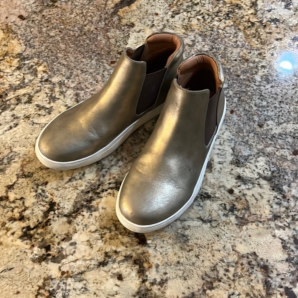 Beautiful womens Coconuts by Matisse shoes